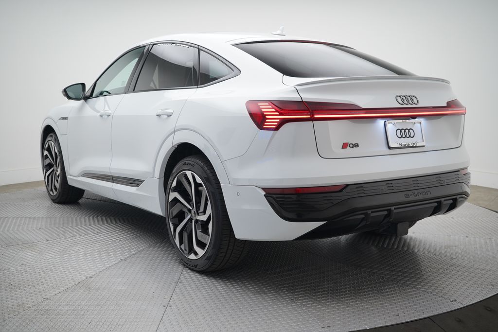 Thumbnail: 2024 Audi Q8 e-tron - 3