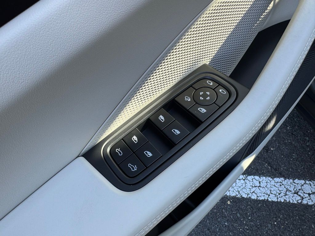 2024 Porsche Macan T 14
