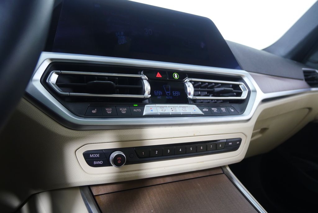 Thumbnail: 2019 BMW 3 Series - 21