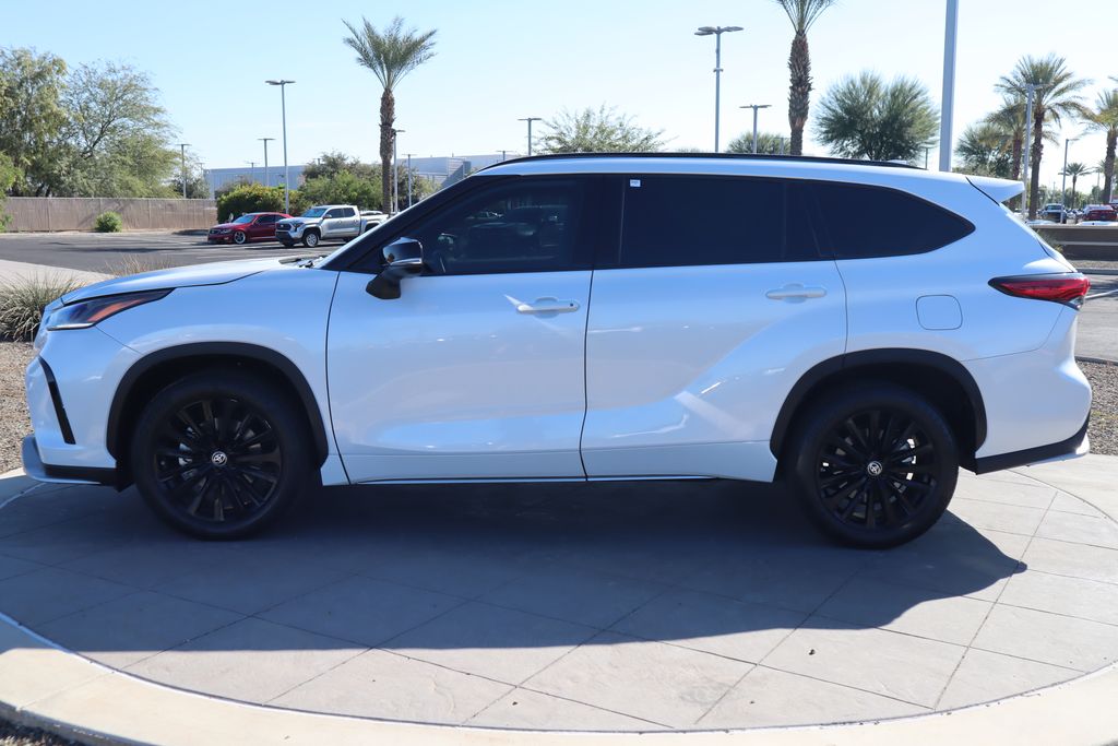 Thumbnail: 2023 Toyota Highlander - 8