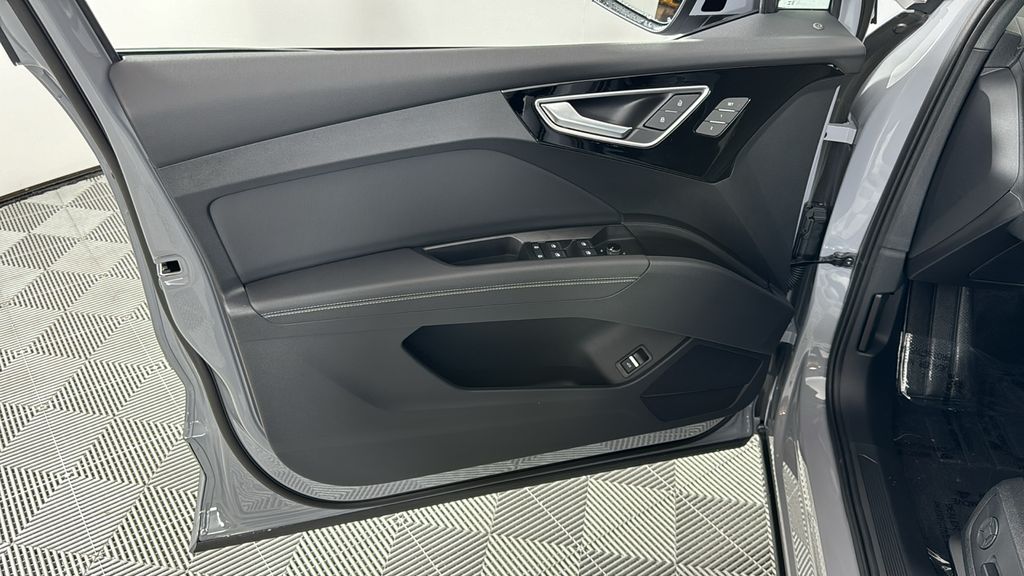 2025 Audi Q4 e-tron  28