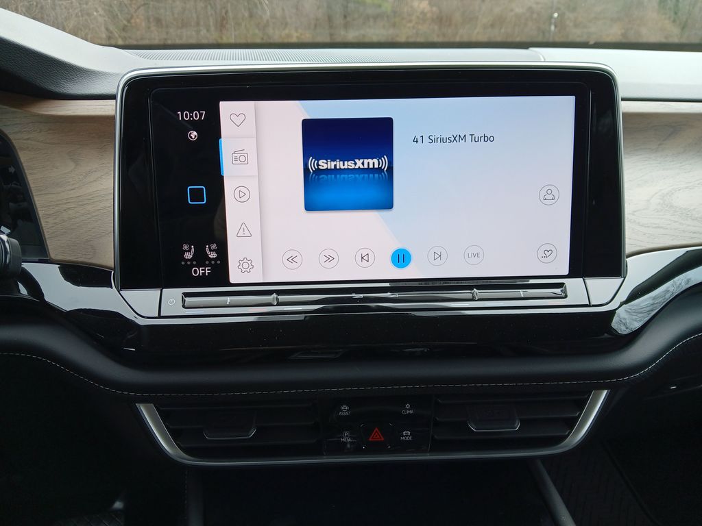 New 2026 White Volkswagen 2.0T SE w/Technology image 18