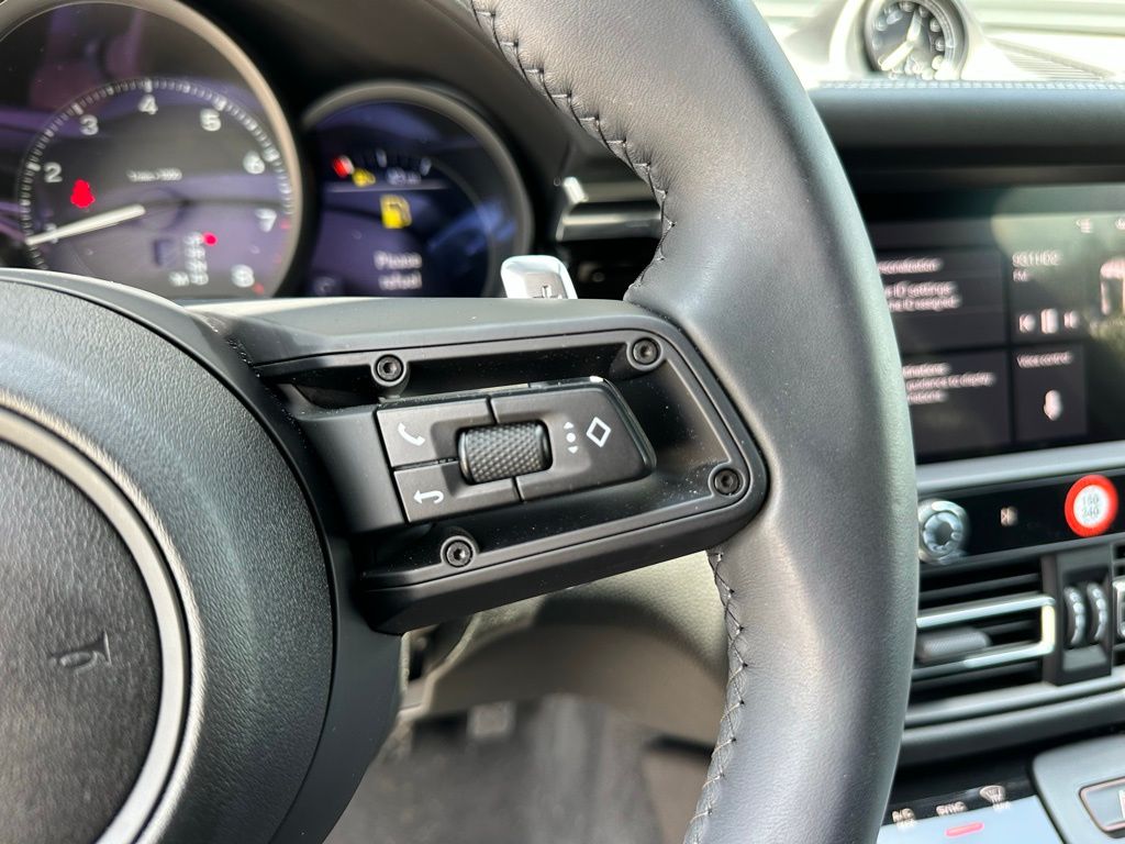 2025 Porsche Macan  17