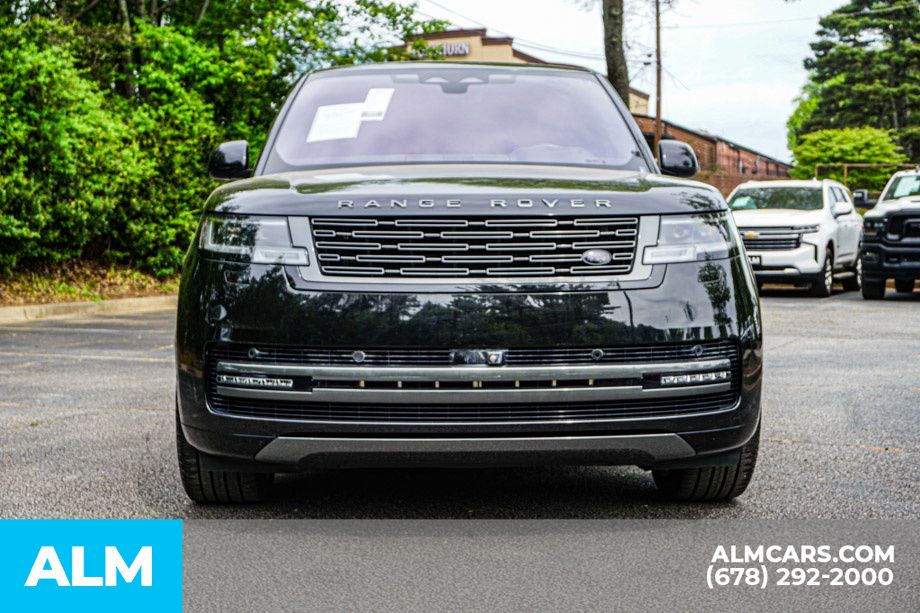 Used 2023 Silver Land Rover SE image 9