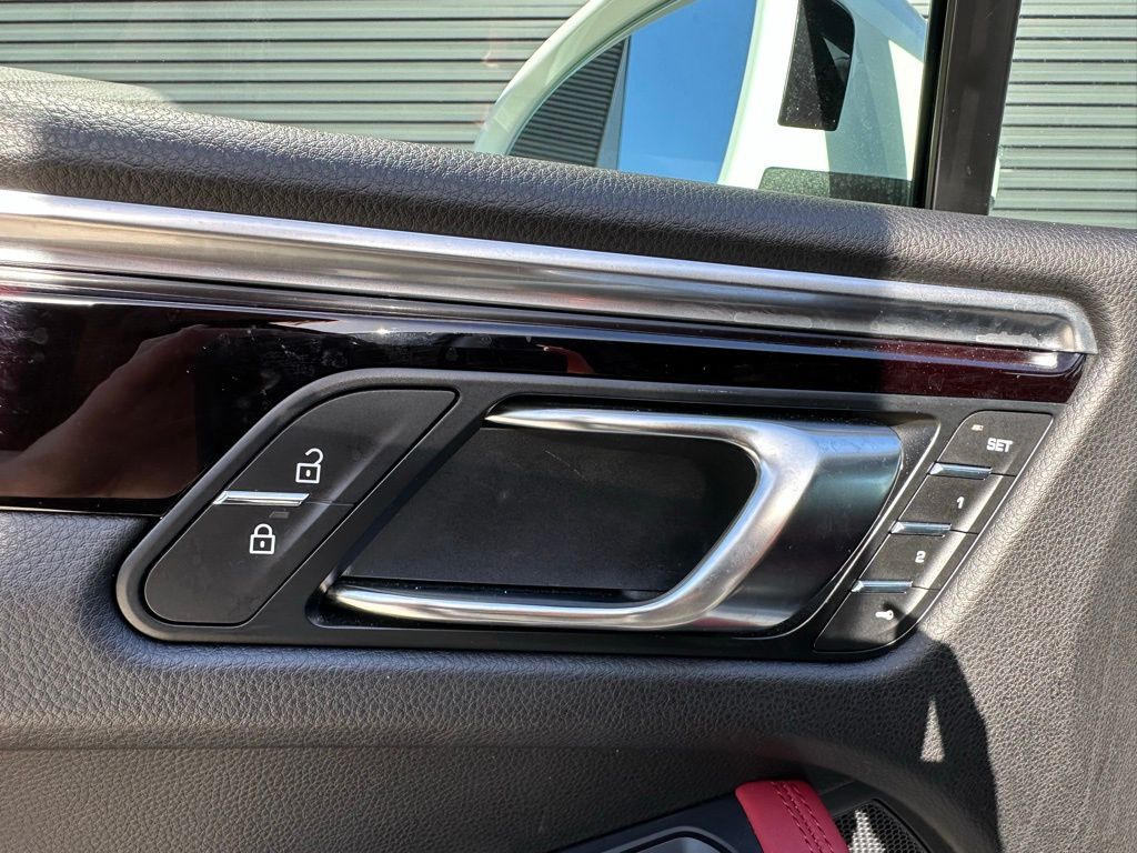 Thumbnail: 2020 Porsche Macan - 19