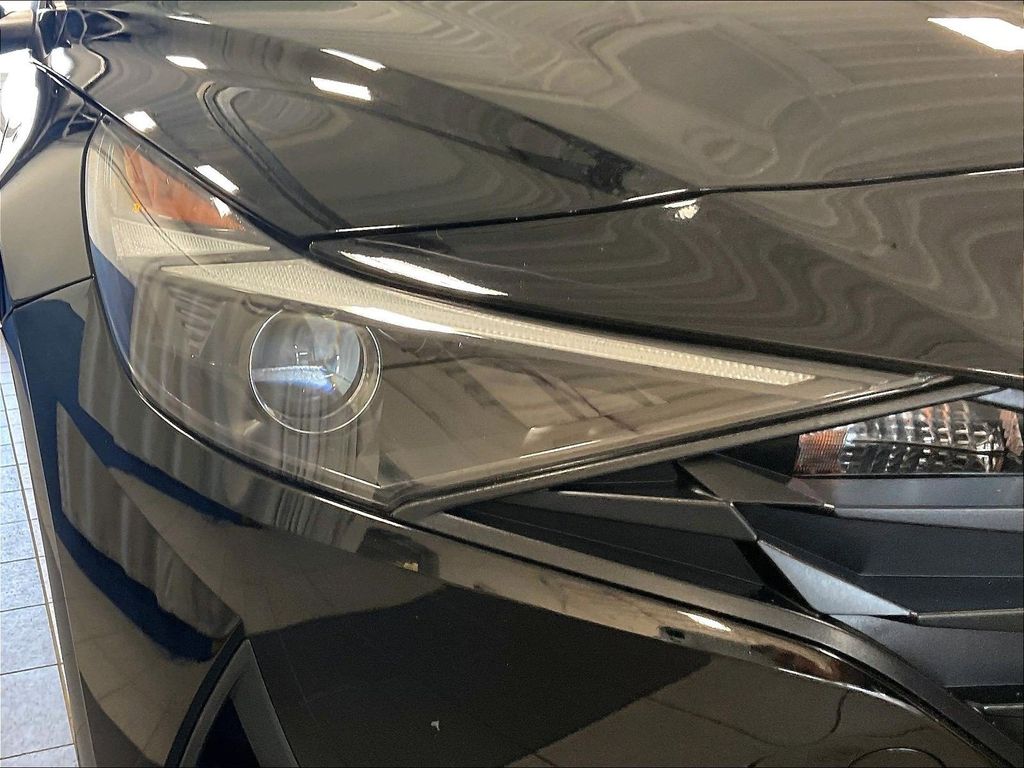 2023 Hyundai Elantra — photo 32