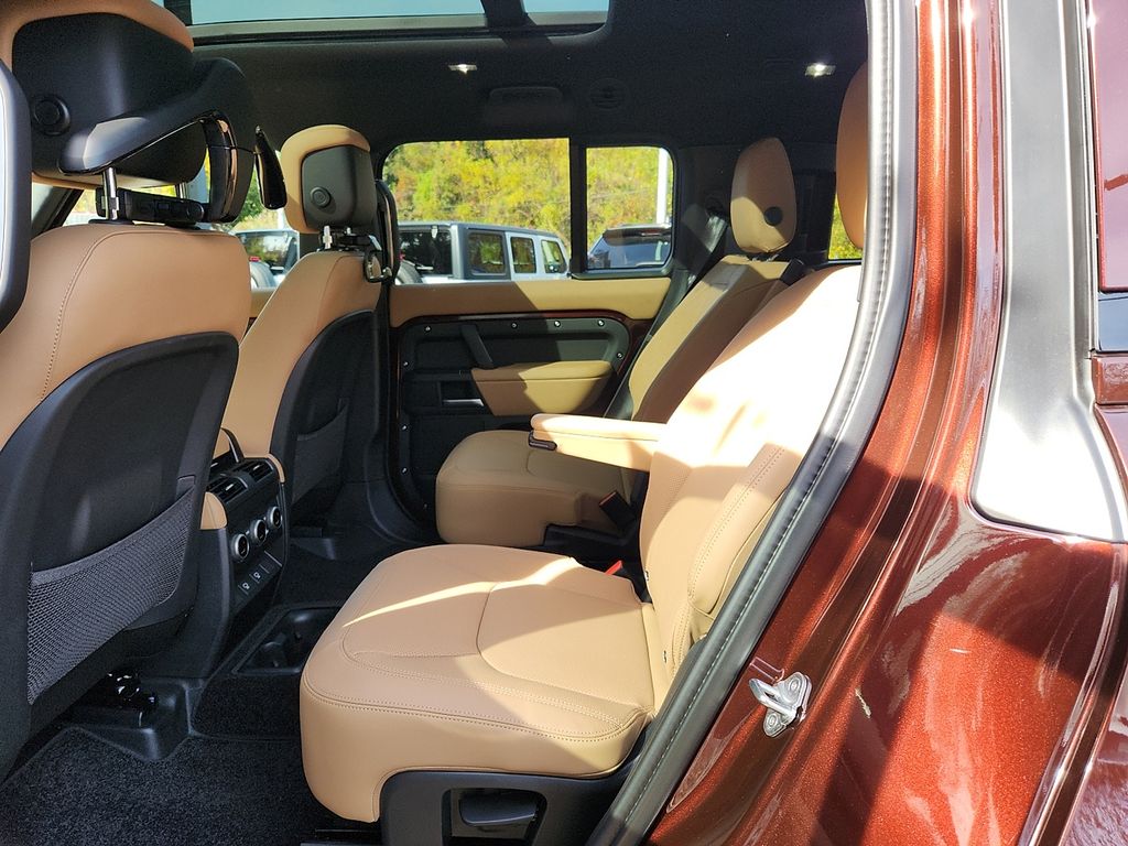 Thumbnail: 2025 Land Rover Defender - 5