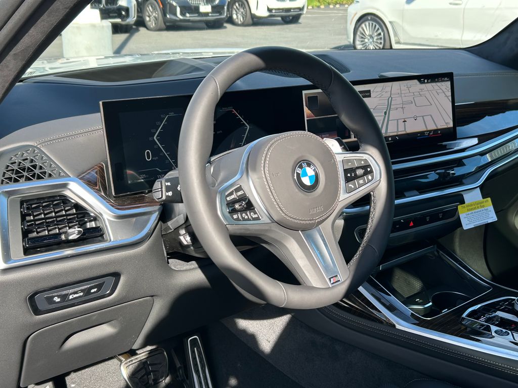 2025 BMW X7 xDrive40i 14