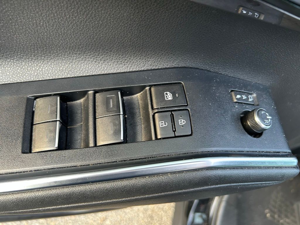 Thumbnail: 2024 Toyota Highlander - 17
