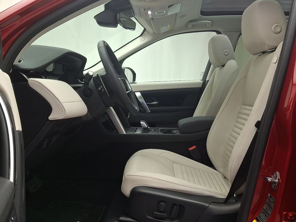 Thumbnail: 2025 Land Rover Discovery Sport - 14