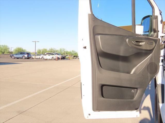 Thumbnail: 2025 Mercedes-Benz Sprinter - 21