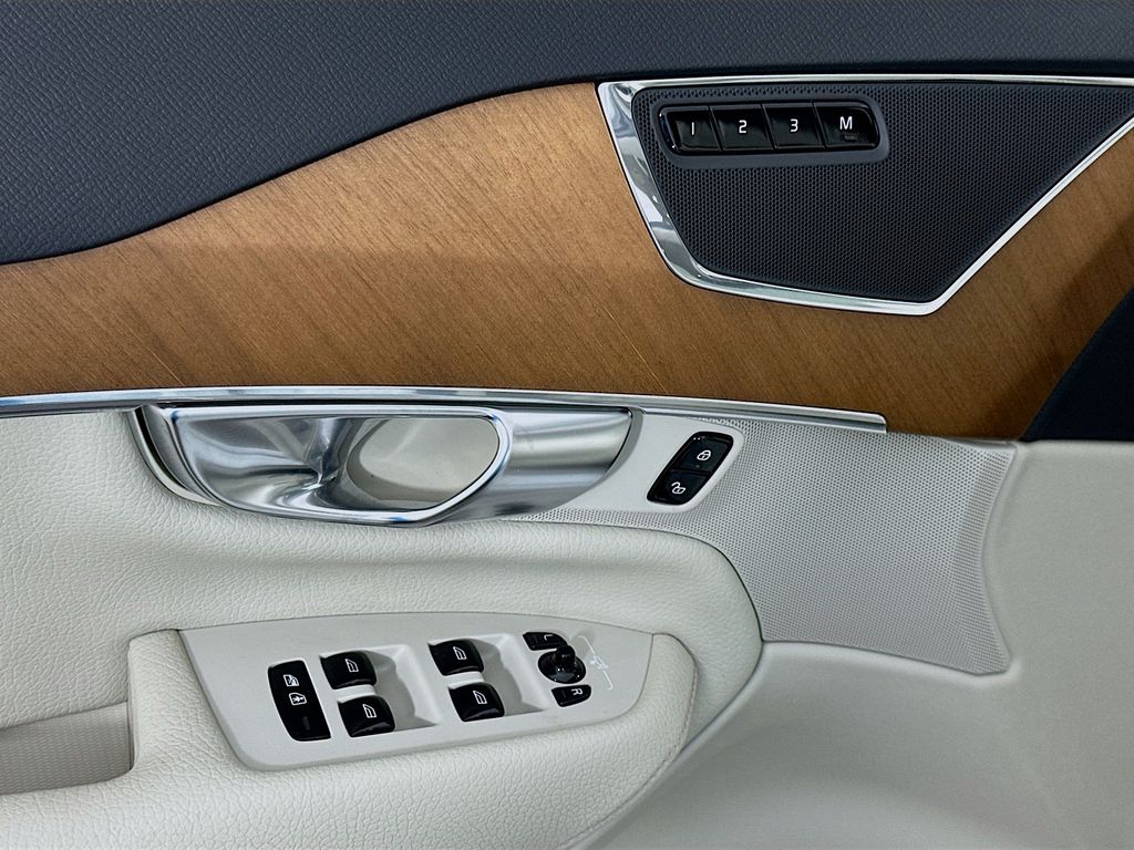 Thumbnail: 2021 Volvo XC90 - 18