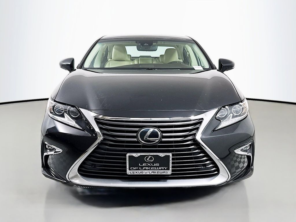 Thumbnail: 2016 Lexus ES - 2