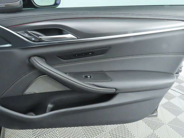 Thumbnail: 2023 BMW 5 Series - 25