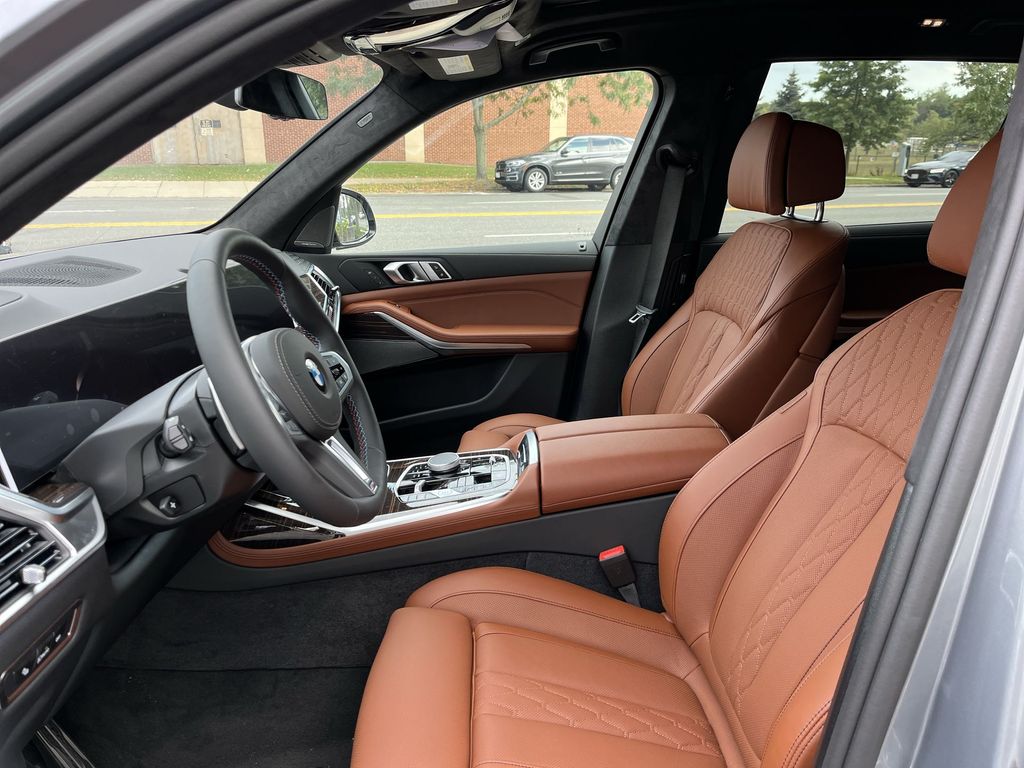 Thumbnail: 2026 BMW X7 - 11