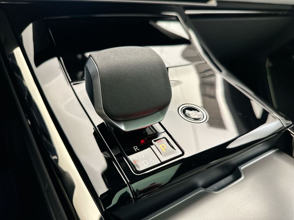 2025 Land Rover Range Rover Sport Dynamic 11