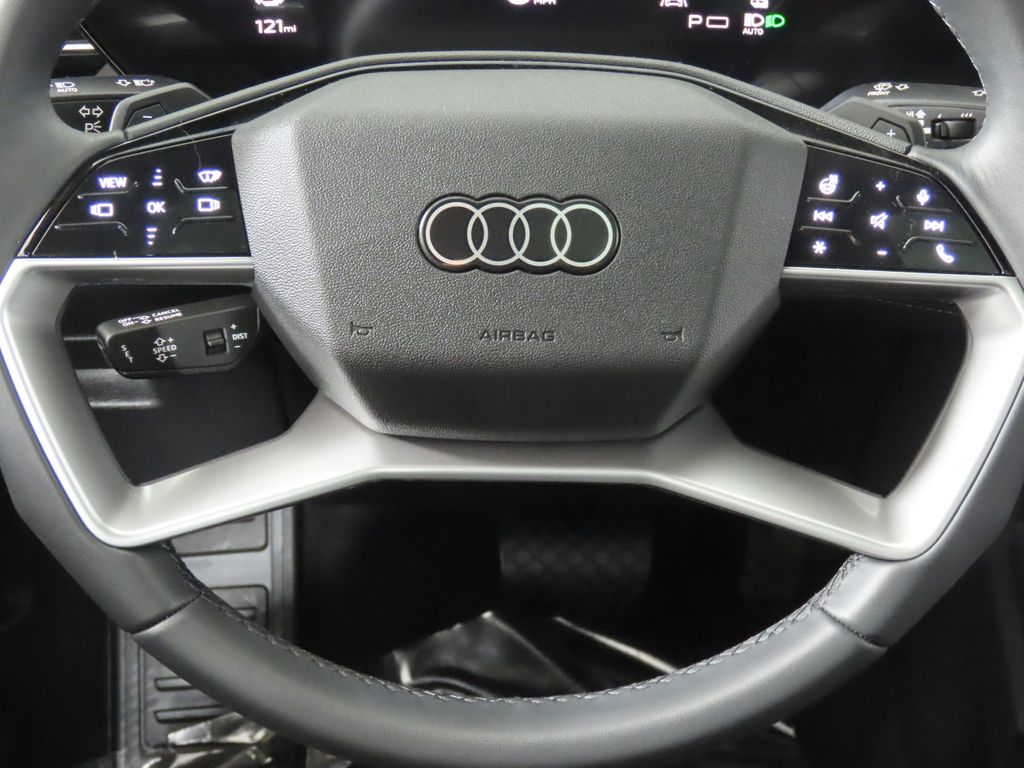 Thumbnail: 2025 Audi Q6 e-tron - 13