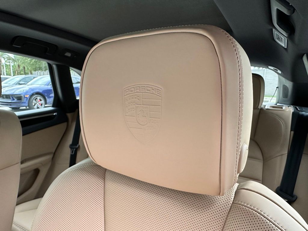 Thumbnail: 2026 Porsche Macan - 22