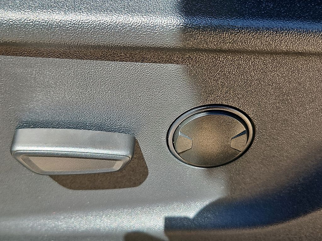 New 2027 Silver Ford XLT image 19