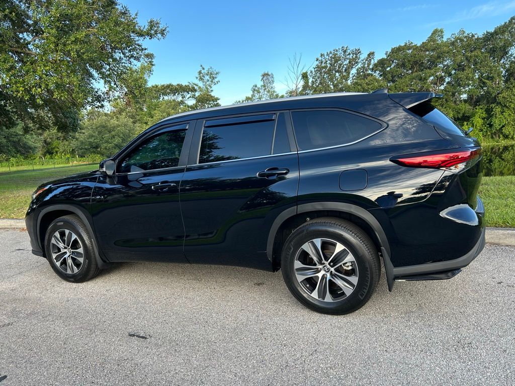 Thumbnail: 2023 Toyota Highlander - 3
