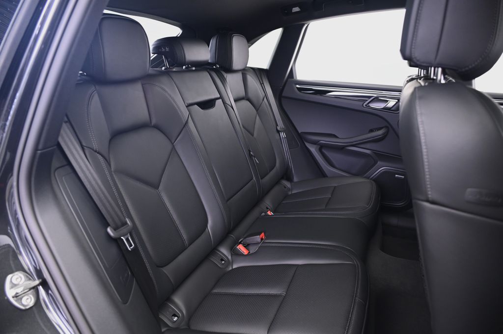 Thumbnail: 2025 Porsche Macan - 23