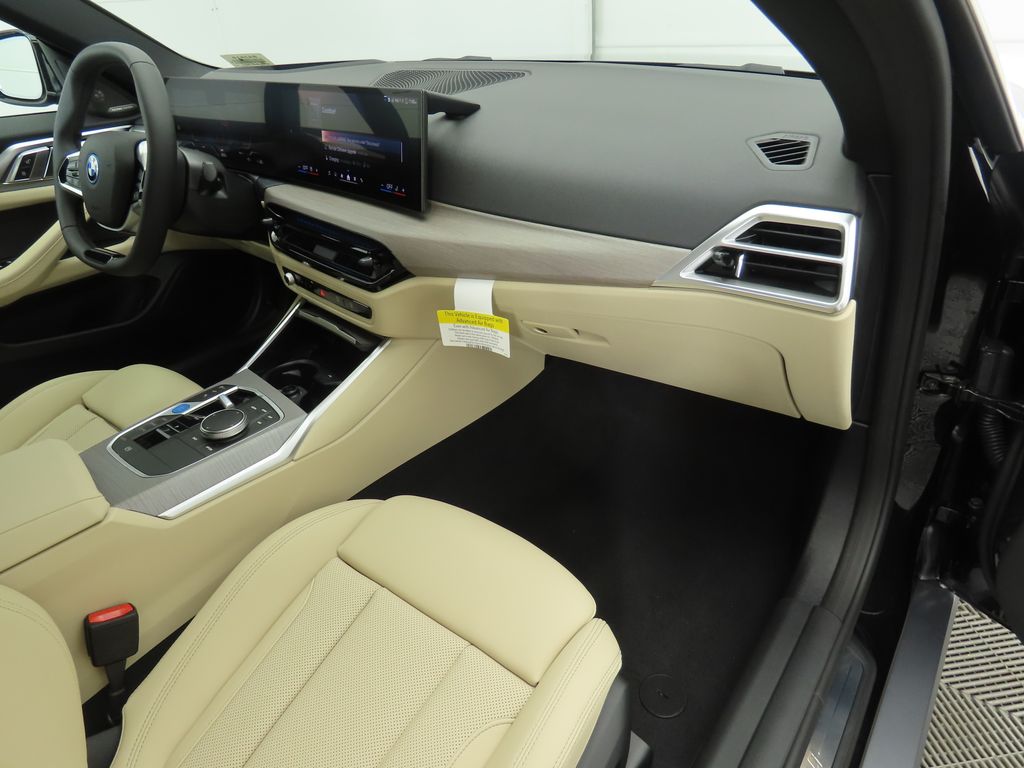 2025 BMW i4 xDrive40 18