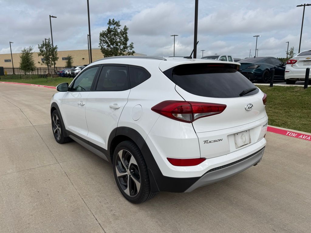 Thumbnail: 2017 Hyundai Tucson - 3