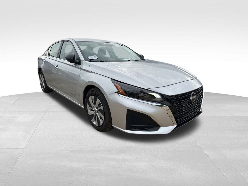 2024 Brilliant Silver Metallic Nissan Altima 2.5 S FWD Sedan