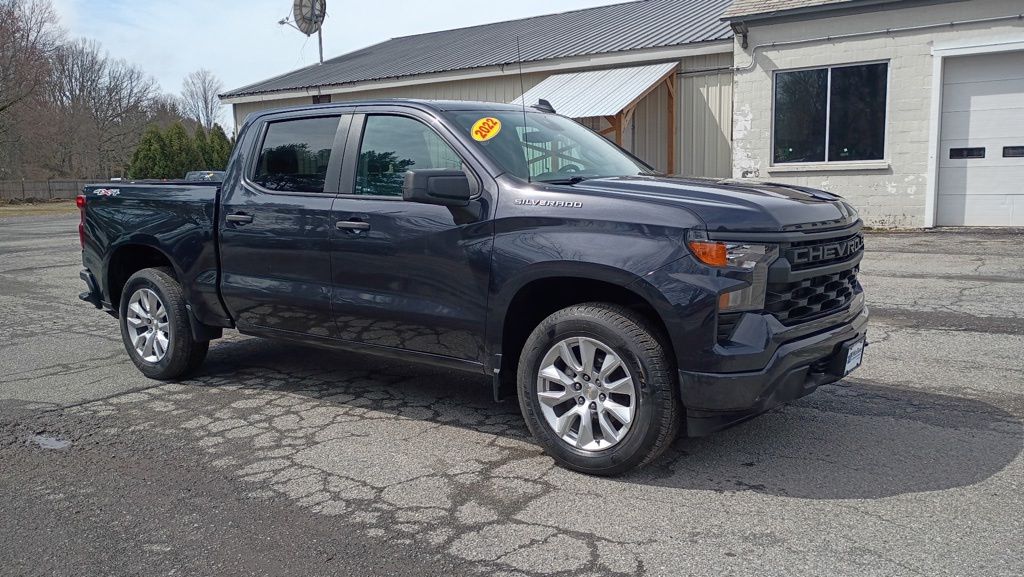 Dark Ash Metallic 2022 Chevrolet Silverado 1500 Custom Crew Cab 4WD Pickup Truck Four-Wheel Drive 8-Speed Automatic