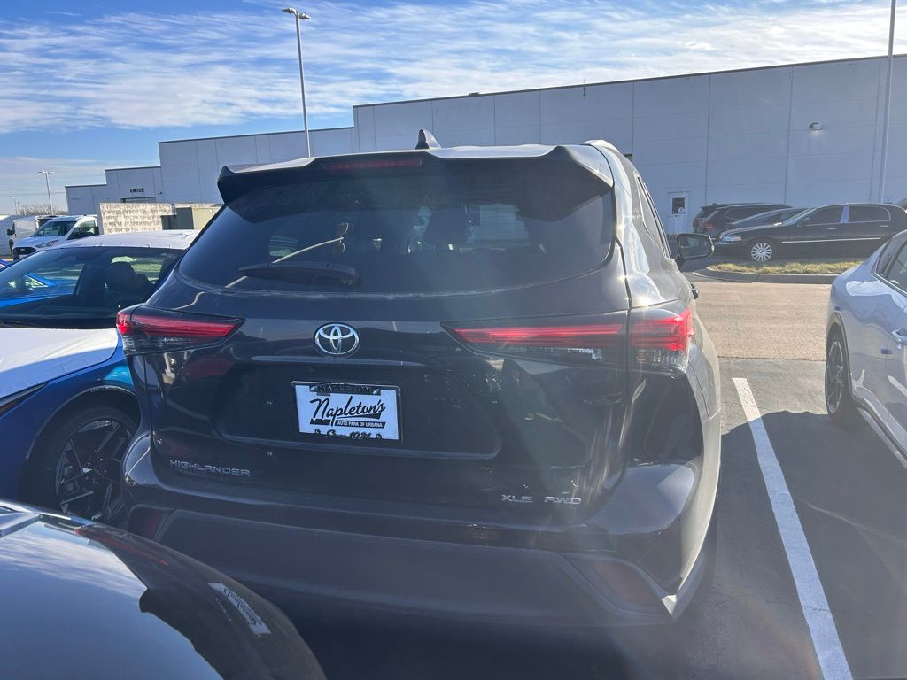 2022 Toyota Highlander XLE 4