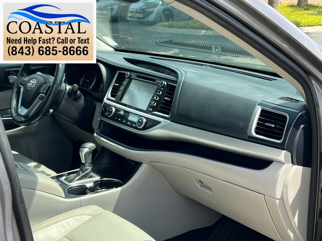 2017 Toyota Highlander XLE Gray at Davis Toyota of Orangeburg