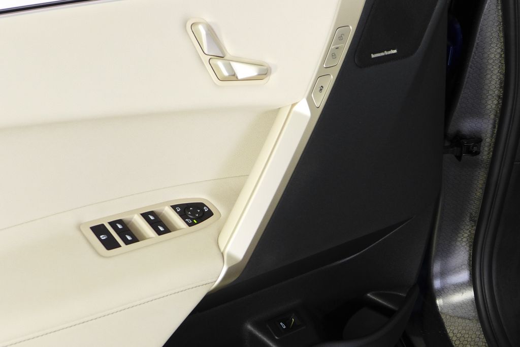 Thumbnail: 2023 BMW iX - 11