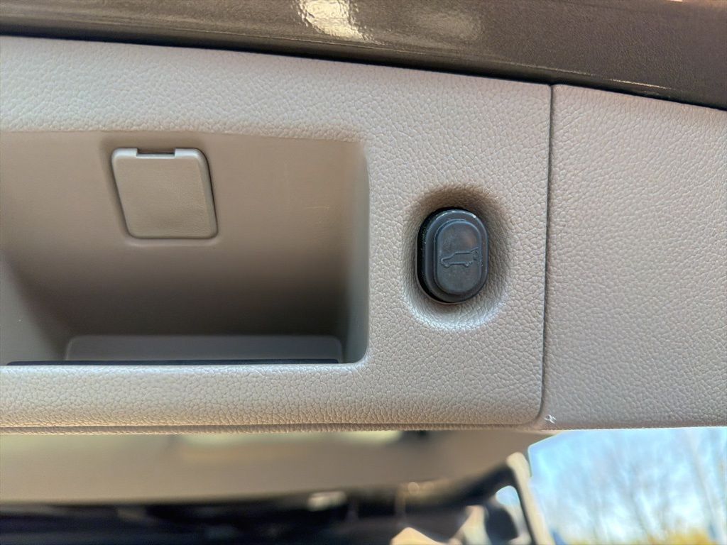 Thumbnail: 2015 GMC Yukon - 23