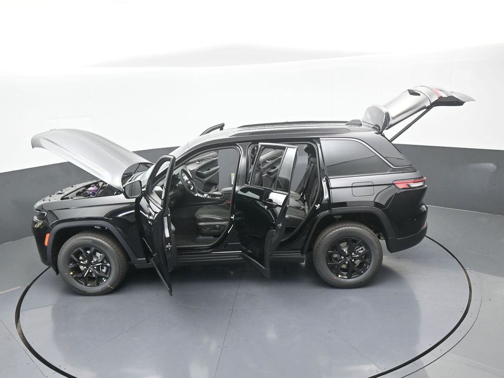 New 2026 Diamond Black Crystal Pearlcoat Jeep Laredo image 49