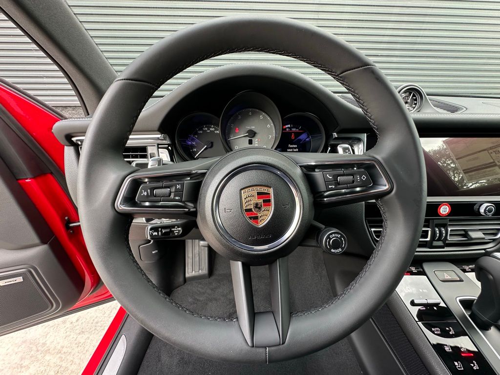 Thumbnail: 2025 Porsche Macan - 19