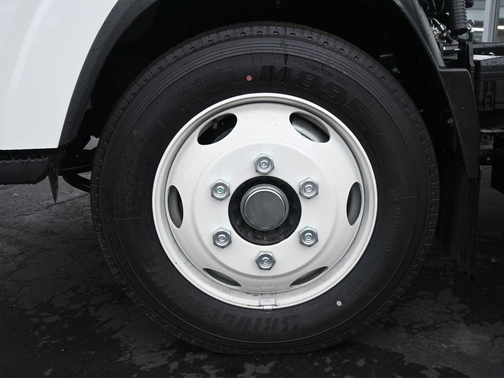 2025 Isuzu NPR XD 