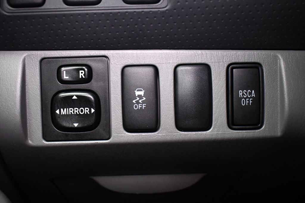 Thumbnail: 2015 Toyota Tacoma - 17