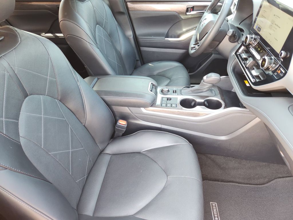 Used 2024 Toyota Highlander SUV