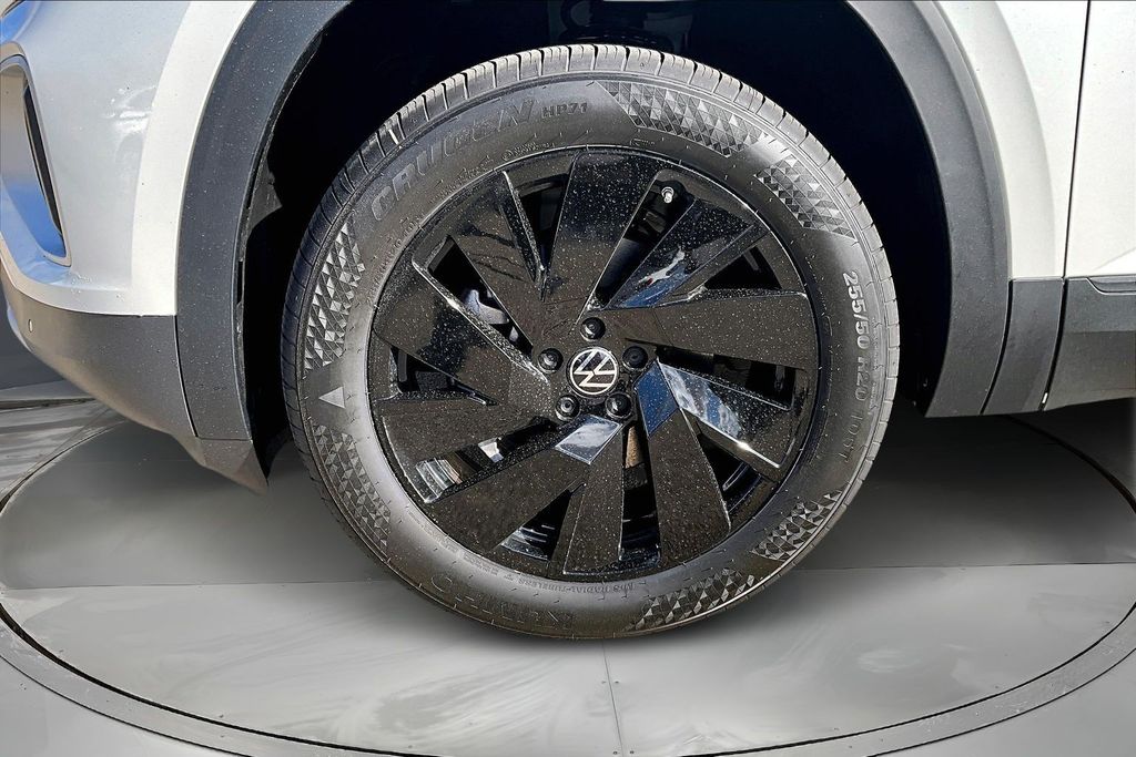 New 2026 White/off-white Volkswagen 2.0T SE w/Technology image 12