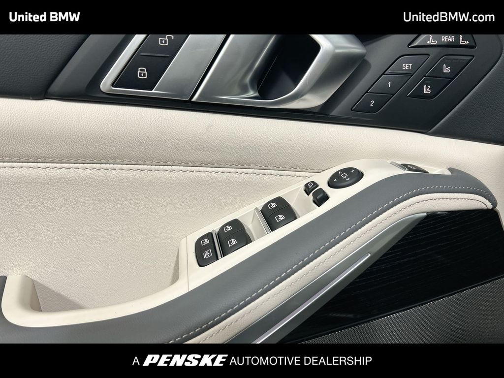 Thumbnail: 2026 BMW X7 - 11
