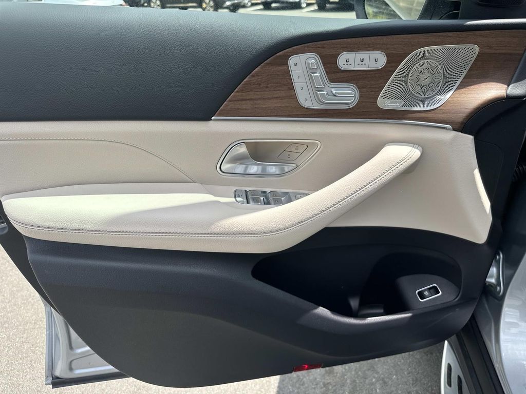 Thumbnail: 2026 Mercedes-Benz GLE - 18