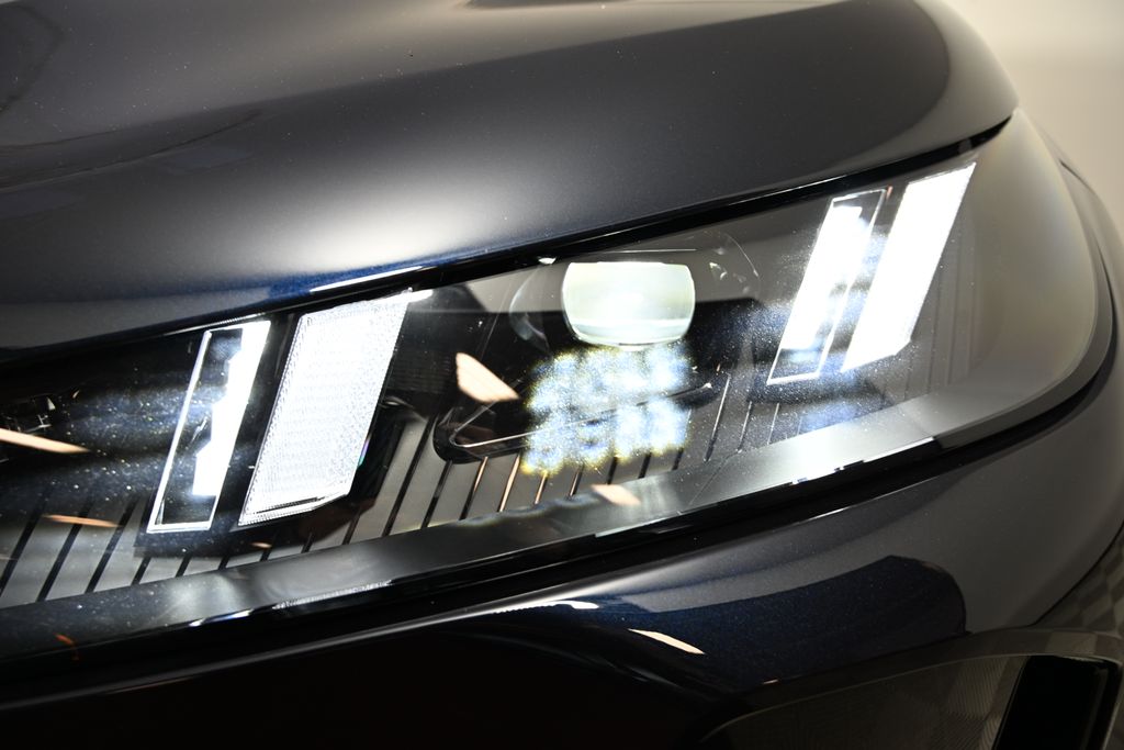 Thumbnail: 2026 BMW iX - 9