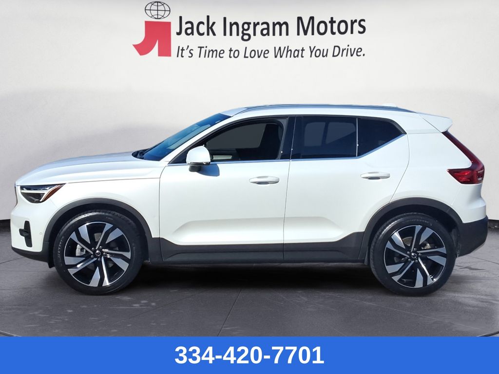 used 2023 Volvo XC40 car, priced at $29,397