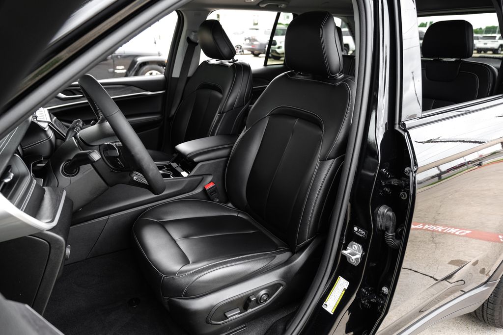 used 2023 Jeep Grand Cherokee car, priced at $34,153