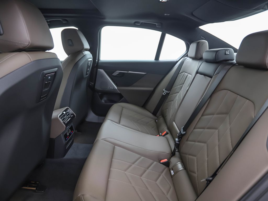 Thumbnail: 2026 BMW 5 Series - 21