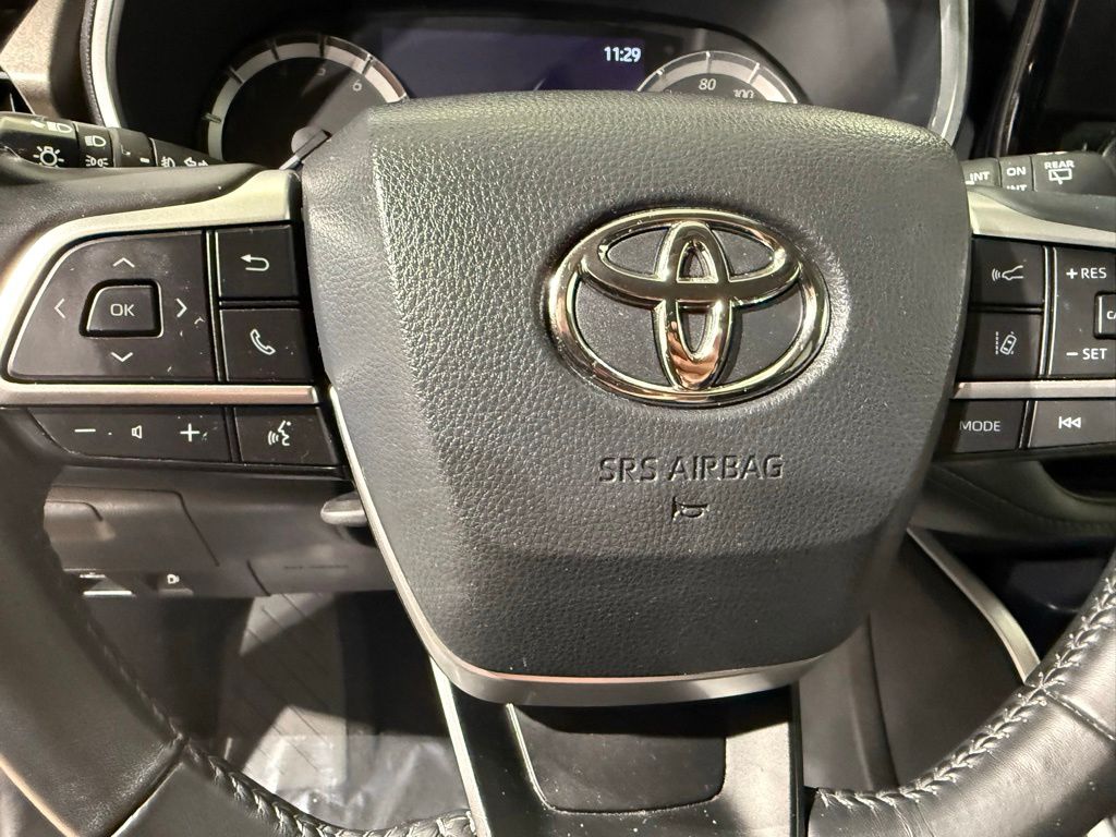 Thumbnail: 2023 Toyota Highlander - 27