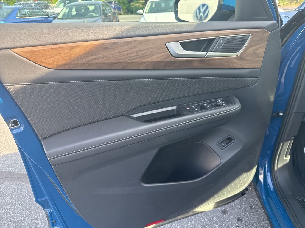 2025 Volkswagen Atlas 2.0T SE w/Technology Blue at Subaru and VW of Moon Township