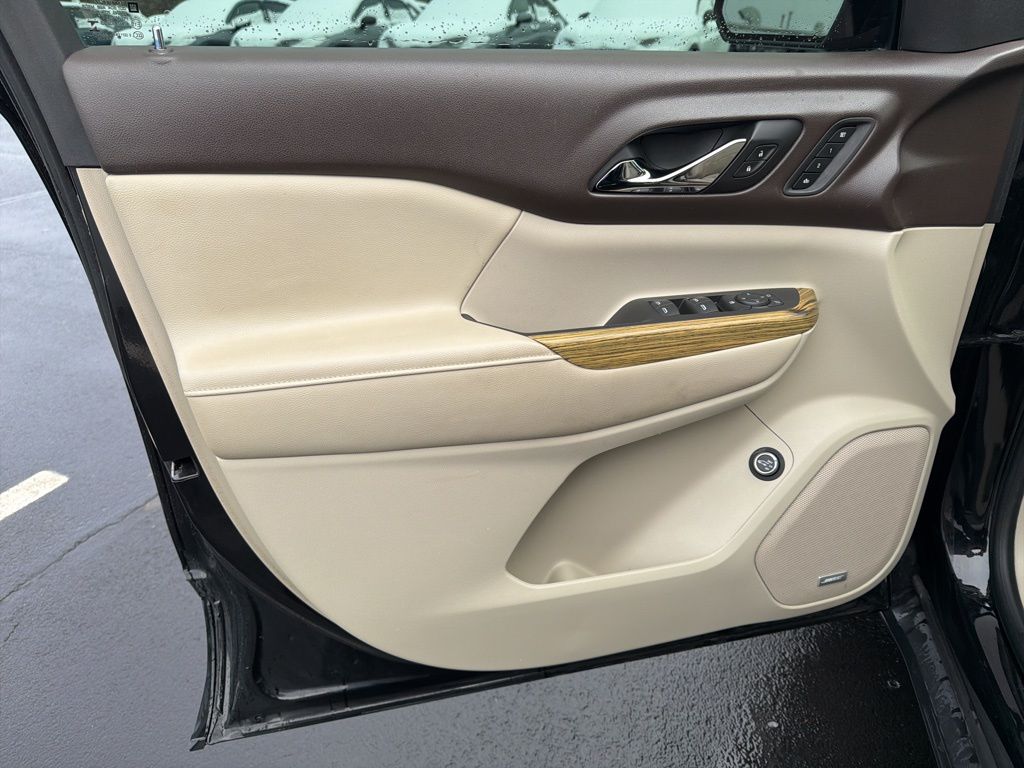 Thumbnail: 2017 GMC Acadia - 19