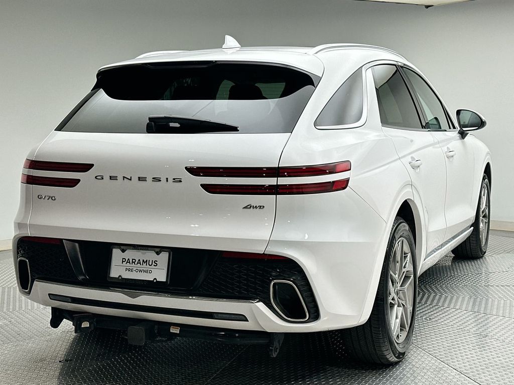 Thumbnail: 2023 Genesis GV70 - 3