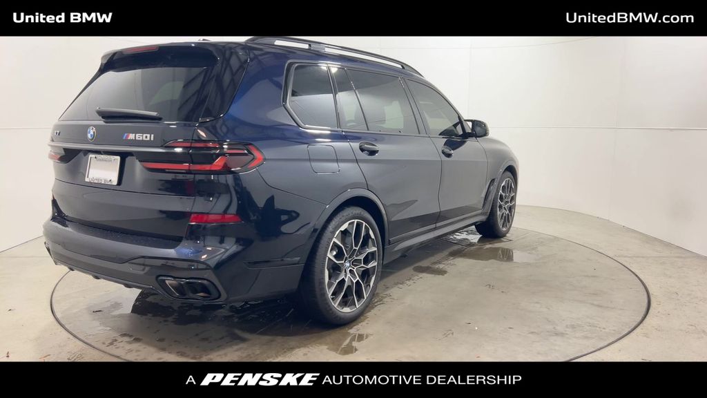 2024 BMW X7 M60i 8